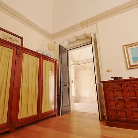 ベッド・アンド・ブレックファスト B&B Conti Di Lecce レッチェ
